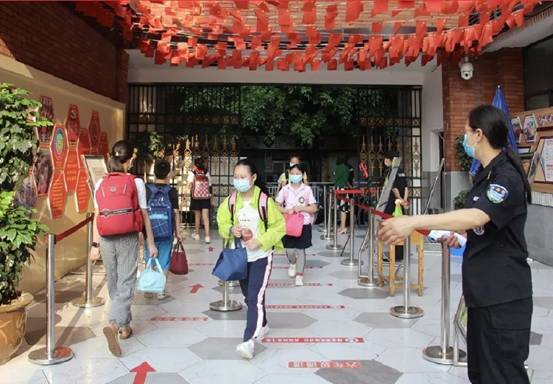 《小荷才露尖尖角 鋁小學(xué)子把校還》——鋁小防疫復(fù)課紀(jì)實(shí)
